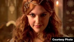 Мерием Үзерли "Даңазалуу доор" кино-сериалында Хүррем султандын ролун аткарып, дүйнөгө таанылган.