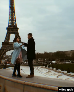 Денис любил танцевать. На фото: они с Владой вальсируют в Париже