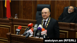 Վարդան Ղուկասյանը ստանձնում է Գյումրիի քաղաքապետի պաշտոնը, 19-ը ապրիլի, 2025թ. 