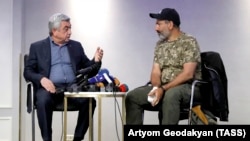 Серж Саргсян менен Никол Пашинян. 22-апрель, 2018-жыл