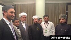 Мухаммад Садык Ташкендеги муфтияттын кызматкерлери менен