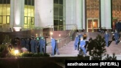 Polisiýa işgärleri. Aşgabat. Arhiwden alnan surat.