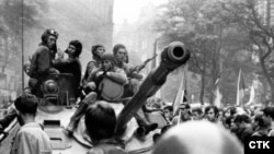 Радянський танк у центрі Праги, 21 серпня 1968 року