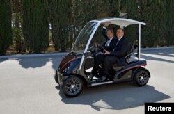 Президент Росії Володимир Путін (ліворуч) та президент Азербайджану Ільхам Алієв у Баку. Червень 2015 року