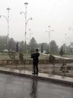 Снегопад в Ашхабаде, 8 апреля, 2020