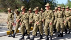 Aşgabatda harby gullugy gutaranlaryň öýüne goýberilmegi üçin para soralýar