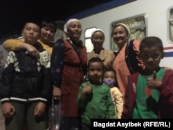 Türkmenistanda ýaşaýan etniki gazaklar Gazagystanyň hödürleýän Kandas maksatnamasynyň çäklerinde Gazagystana göçüp barýar. Arhiw. 2021 ý.