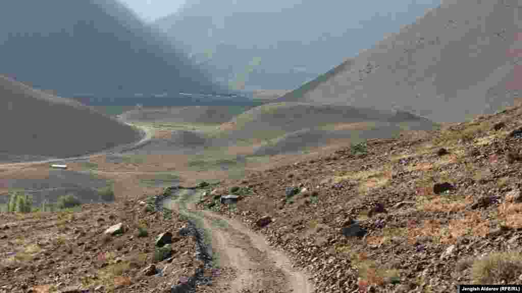 Бул айылда мезгилинде бир нече миң киши жашап, 3-4 бригада болгон.