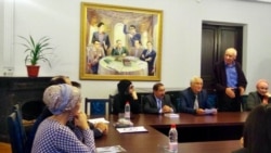 Равил Шәрәфи чыгыш ясый