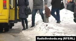 Зупинка громадського транспорту в Донецьку