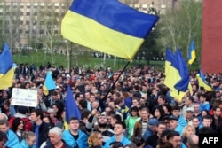 Проукраинский митинг в Донецке. Апрель 2014 года