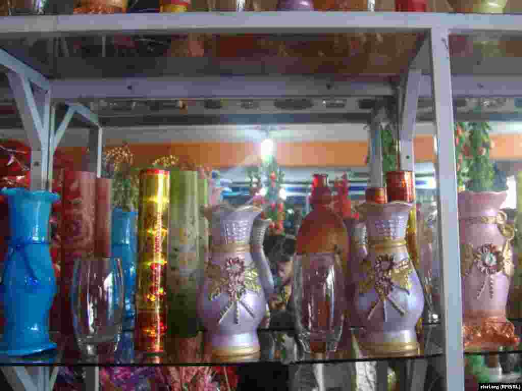 Афганские магазины во время празднования Дня всех влюбленных, 14 февраля. 