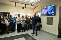 Алег Лісоўскі прэзэнтаваў свой раман праз інтэрнэт. Ля мікрафона — дырэктар Музэю гісторыі Магілёва Аляксей Бацюкоў