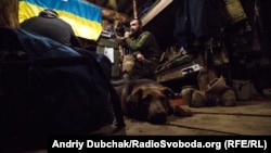 Украинские военные в блиндаже, иллюстрационное фото