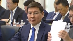 Аскар Жумагалиев на одном из заседаний правительства. 30 января 2019 года.