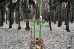 Памятны знак Зьмітру Жылуновічу ў Пячэрскім лесапарку