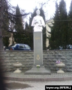 Пам'ятник Лесі Українці у Севастополі, Крим