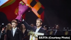 Менскі кінафэстываль "Лістапад". Расейскі актор Дзьмітрый Пяўцоў атрымаў узнагароду ад Аляксандра Лукашэнкі 