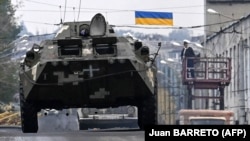 Ілюстраційне фото. Український БТР проїжджає вулицею в Краматорську Донецької області, 28 вересня 2022 року