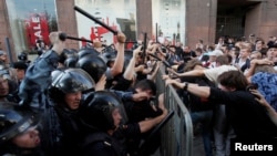 Разгон участников несогласованной акции на Тверской улице в Москве 27 июля