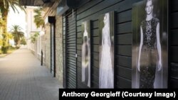 Уже в конце 90-х в Абхазии появились энтузиасты, начавшие организовывать в День святого Валентина вечера знакомств, и это стало одной из отличительных черт проведения праздника в республике