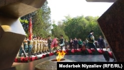 Согуш курмандыктарын эскерүү. Ош. Архив сүрөт. 