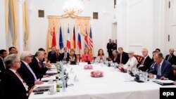 Համաշխարհային վեց տերությունները և Իրանը բանակցում են Ավստրիայի մայրաքաղաքի Կոբուրգի պալատում, Վիեննա, 13 հուլիսի, 2015թ.