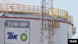 В основном ГСМ поступает в Кыргызстан из России. Фото ИТАР-ТАСС.