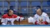 Владимир Путин и Александр Лукашенко в перерыве любительского хоккейного матча, в котором они участвовали в Сочи. 15 февраля 2019 года.