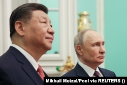 Председатель КНР Си Цзиньпин и президент России Владимир Путин после переговоров в Москве, 8 мая 2025 года