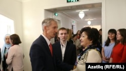 Кукмара районы мәдәният идарәсе башлыгы Рамил Нуриев (с) һәм җырчы Венера Ганиева