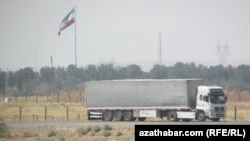 Türkmen-eýran serhet geçelgesi.