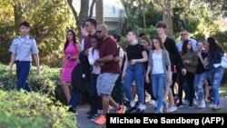 Мектеп окуучулары кол салуудан кийин, 14.02.2018