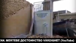 27 апреля в городе Туркменабаде, нескольких районах Лебапской области, а также Мары сильный шторм разрушил и затопил здания, повредил инфраструктуру и связь.