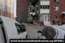 Пашкоджаны дом у Абалонскім раёне Кіева пасьля атакі 10 чэрвеня