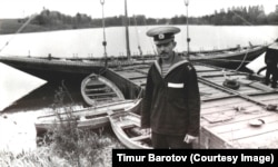 Oquvnı bitirgen soñ Barotovnıñ ögünde bir saylav bar edi: Odesa ya da Qırım