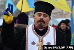 Священник біля собору Святої Софії в Києві, де проходив Об’єднавчий собор зі створення єдиної української помісної православної церкви. Київ, 15 грудня 2018 року