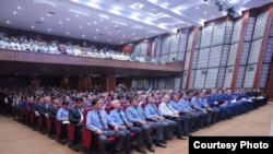 Дар ҷаласа даҳҳо ходими ҳифзи қонун иштирок карданд. Акс аз dushanbepolice