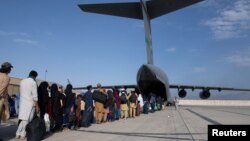 تصویر آرشیف: جریان تخلیه از میدان هوایی کابل 