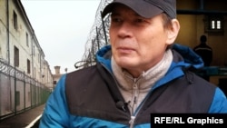 Морський піхотинець Максим Полупанов на тлі російської колонії. Фотоколаж