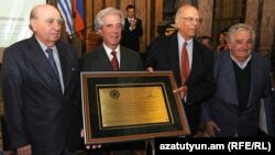Ուրուգվայի չորս նախկին նախագահները Հայոց ցեղասպանության 100-րդ տարելիցին նվիրված միջոցառման ժամանակ, Մոնտեվիդեո, 2015թ.