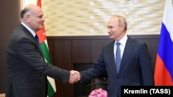 Аслан Бжания и Владимир Путин, архивная фотография