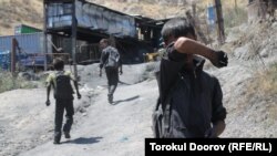 Сүлүктү шахтасында иштеген балдар