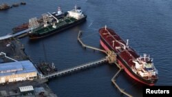 Nebit tankerleri Birleşen Ştatlaryň Nýu-Jersi ştatynda, 2011-nji ýyl.