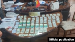 Таалайбек Нуралиевдин иш бөлмөсүндөгү тинтүү.