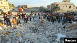 Идлибдеги Хафсаржа деген жерге абадан сокку урулгандан кийин. 9-май, 2016-жыл.