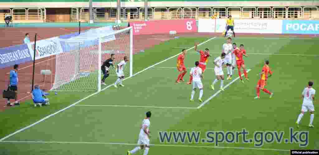 Буга чейин Кыргызстандын олимпиадалык курамасы Иран менен 1:1 эсебинде ойноп, Вьетнамга 1:0го утулган. 