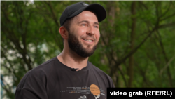 Український військовий Євгеній «Хамзат» Кравчук під час інтерв’ю Радіо Свобода. Київ, серпень 2025 року