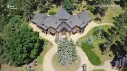 На місці колишньої резиденції Януковича планують відкрити готель. Екскурсія Сухолуччям (відеорепортаж)