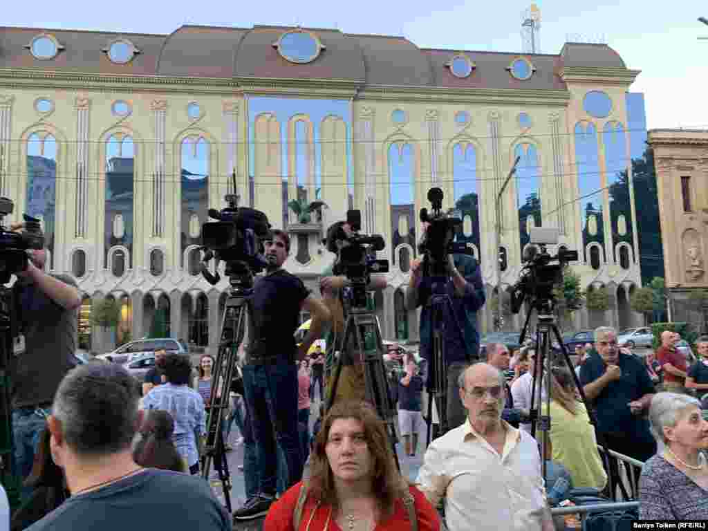 Наразылықты түсіріп тұрған журналистер. Тбилиси, 3 шілде 2019 жыл.  
